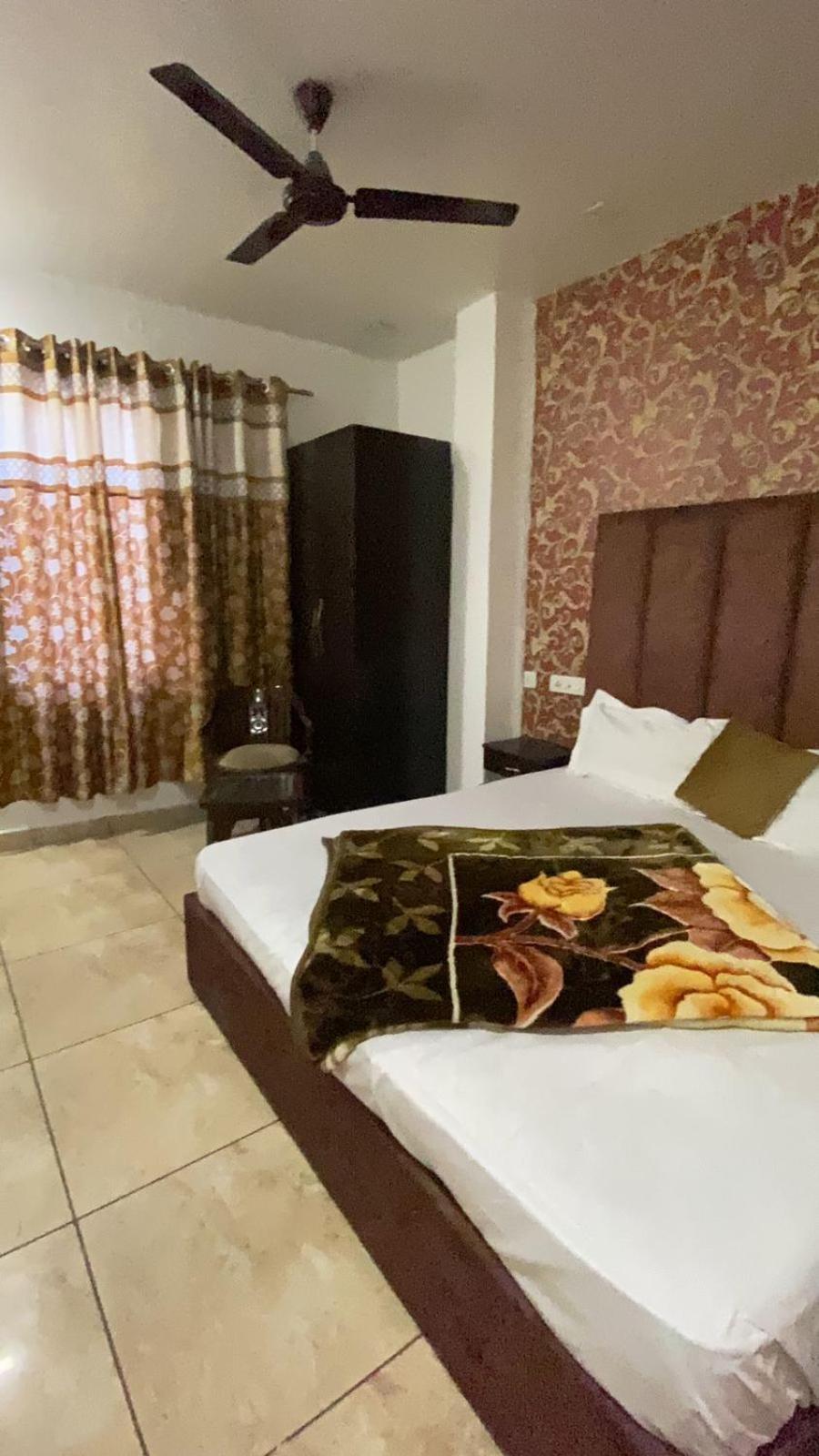 Hotel Sd Regency Amritsar Esterno foto